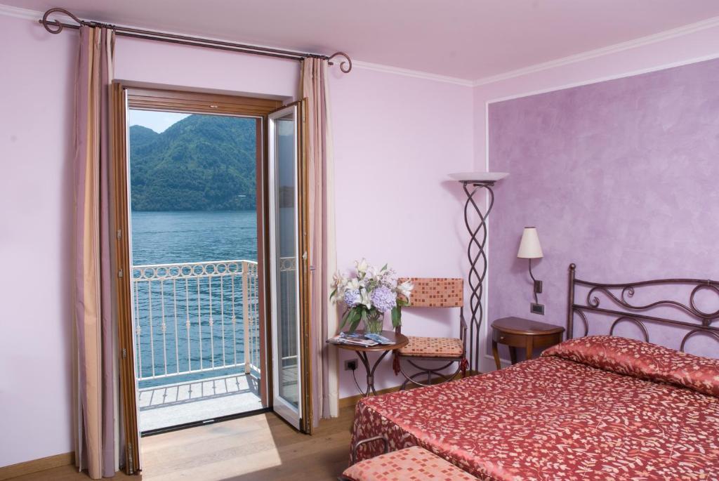 Camera Matrimoniale/Doppia con Letti Singoli con Vista Lago.