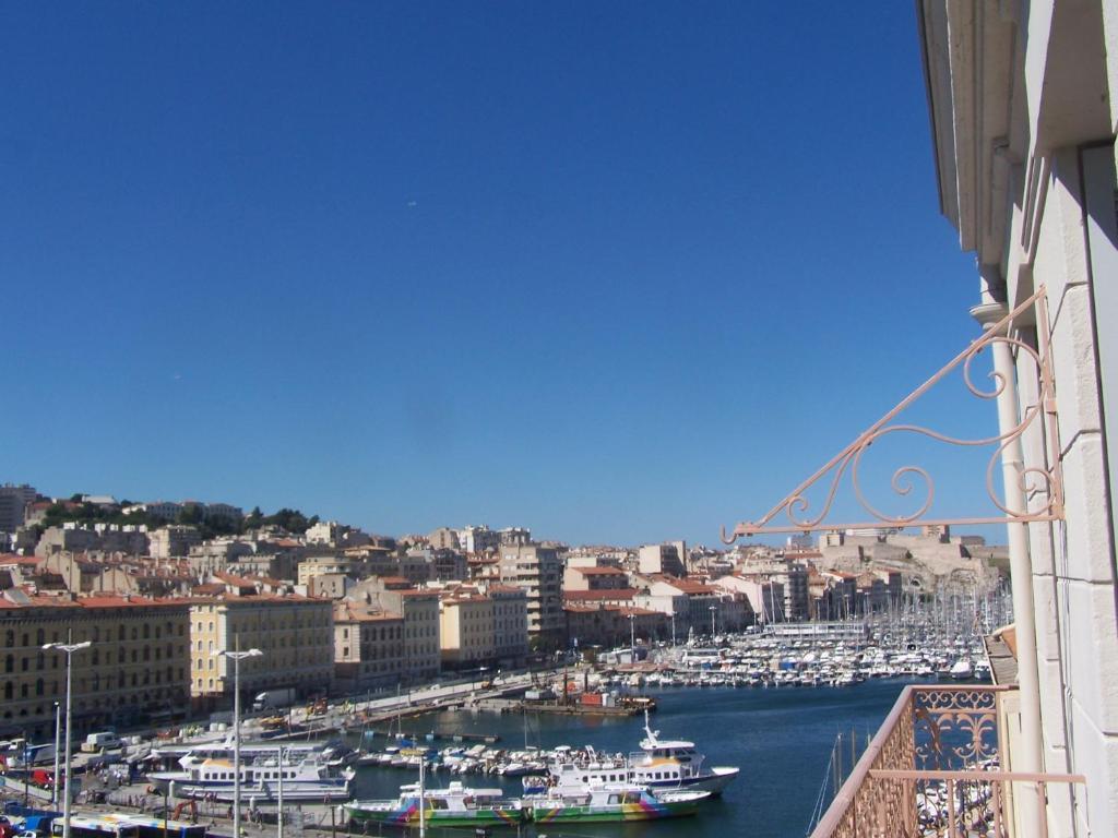 Chambre Double Supérieure - Vue Latérale sur Vieux Port