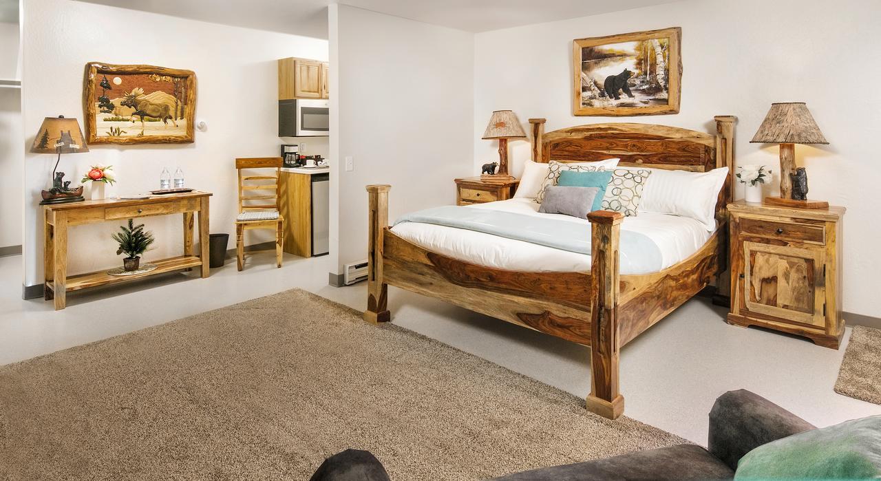 Deluxe Queen Room
