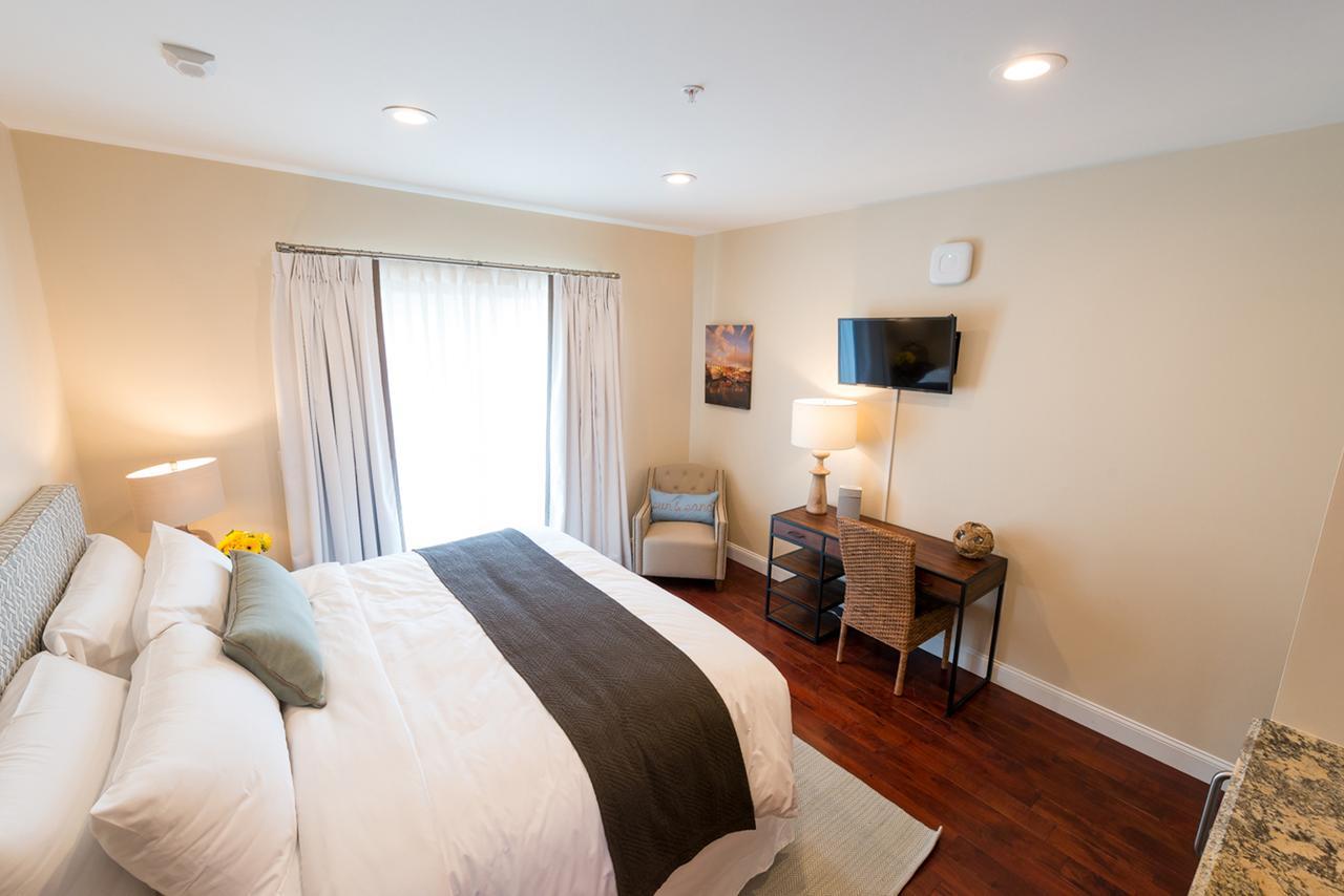 Studio with Balcony - Not Pet Friendly,615533365:JPEG