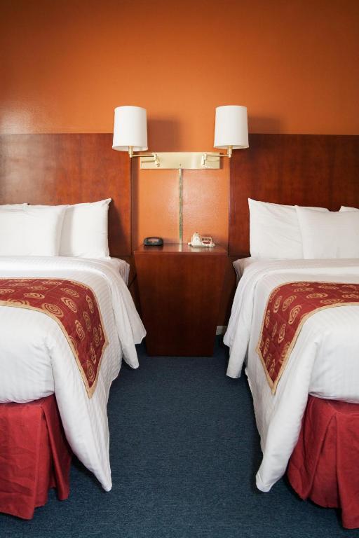 Highway View Room 2 Double Beds
