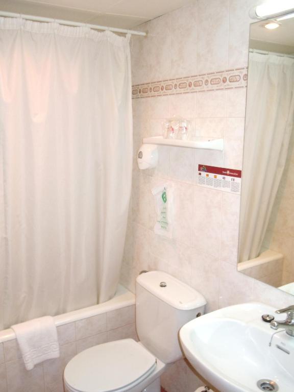 Habitación Doble con cama supletoria (2 adultos + 1 niño)