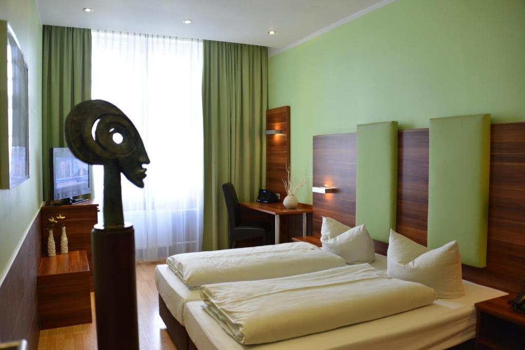 Quarto com Cama de Casal ou 2 de Solteiro
