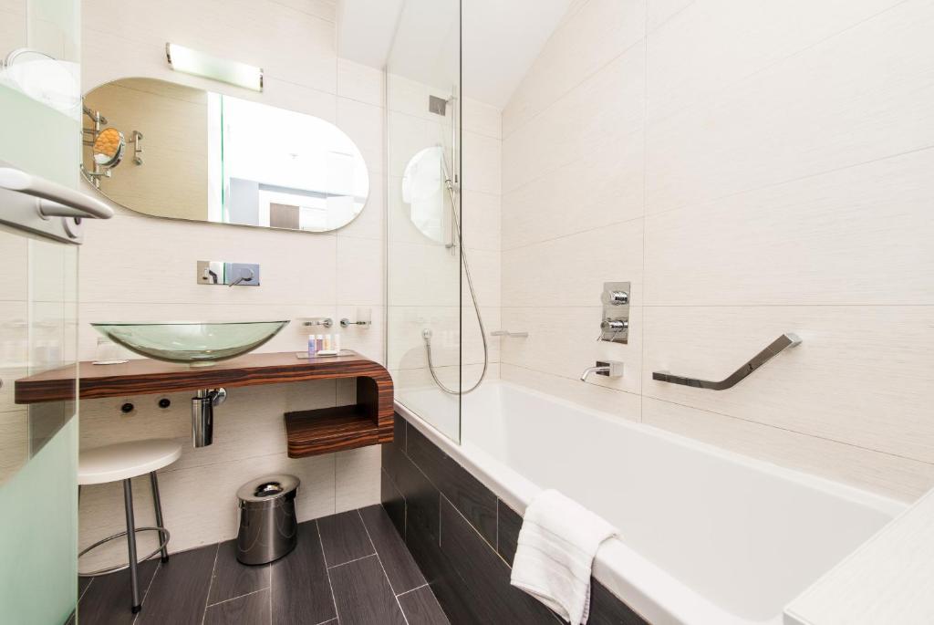 Classic Double or Twin Room with Balcony
