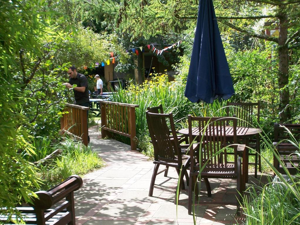 Doppelzimmer mit Balkon und Gartenblick