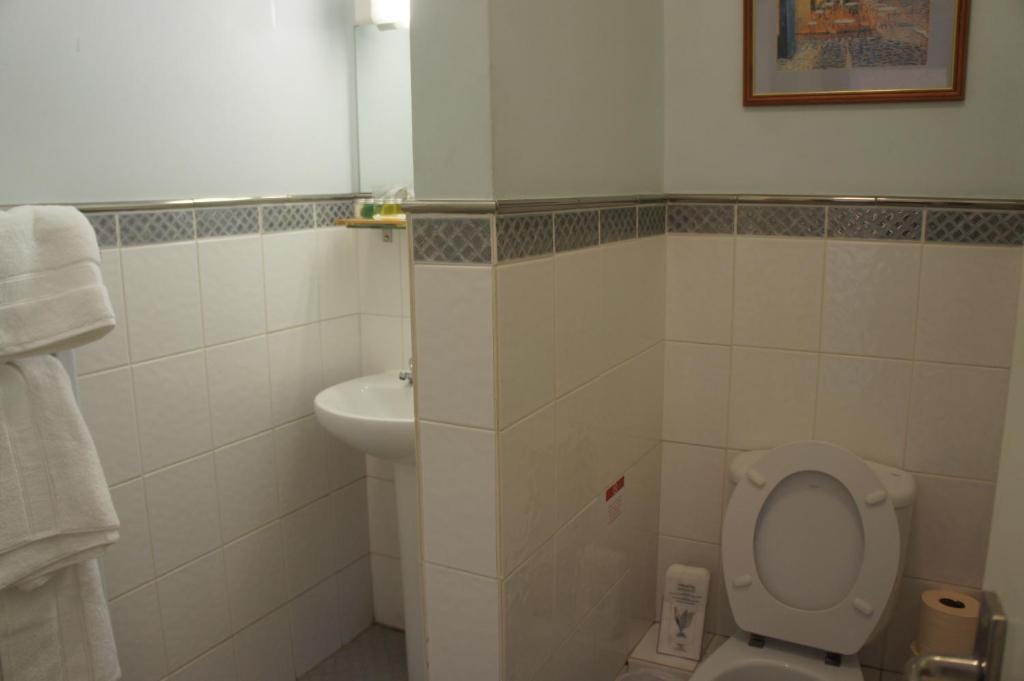 Habitación Doble con ducha y aseo compartidos - Anexo