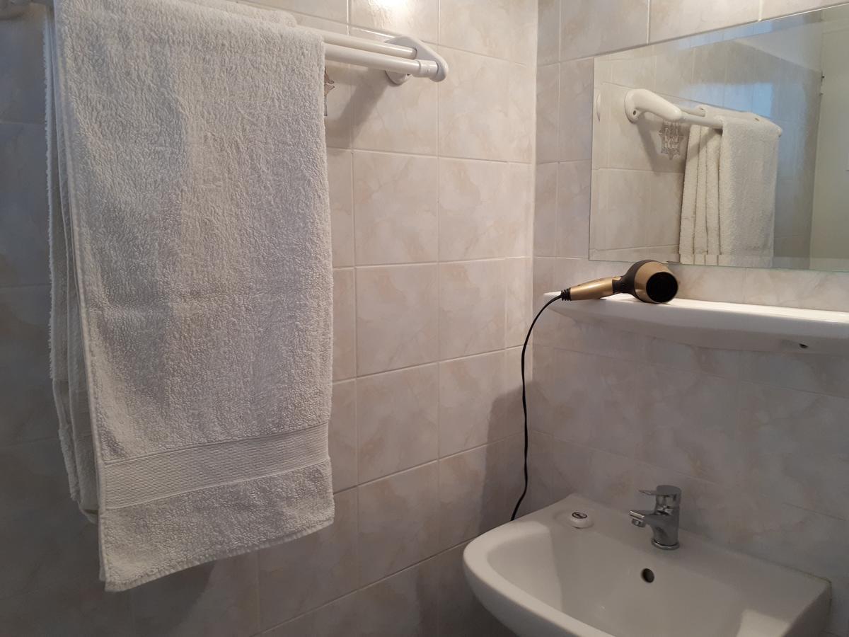 Camera Matrimoniale/Doppia con Letti Singoli con Letto Supplementare