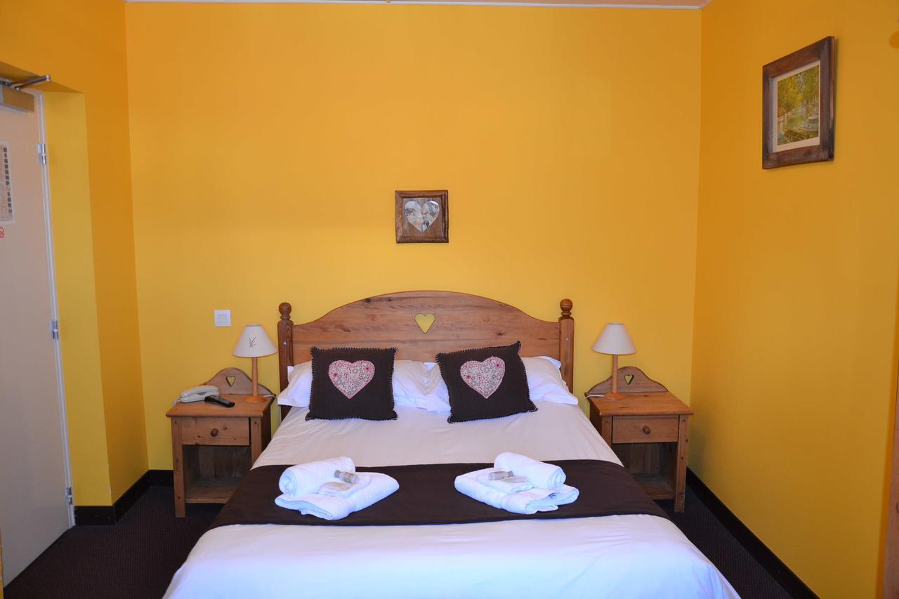 Chambre Double avec Salle de Bains et Toilettes Privatives Extérieures