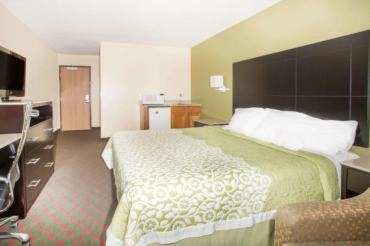 Queen Room - Disability Access/Non-Smoking