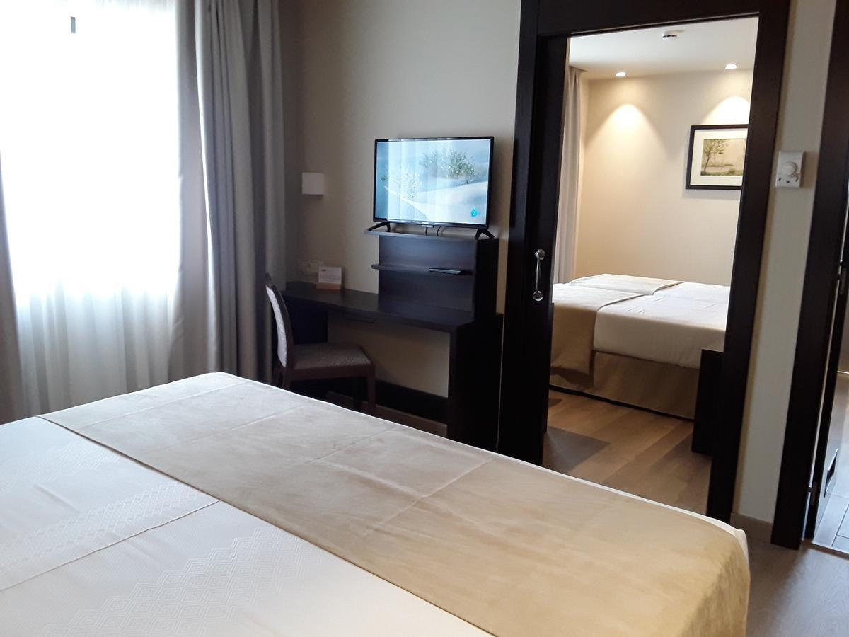 Family Room,1271065300:JPEG