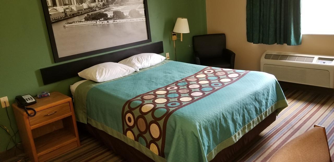 Queen Room - Disability Access - Non-Smoking