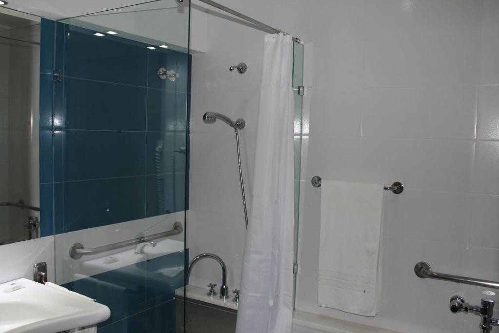 Quarto com 2 Camas de Solteiro