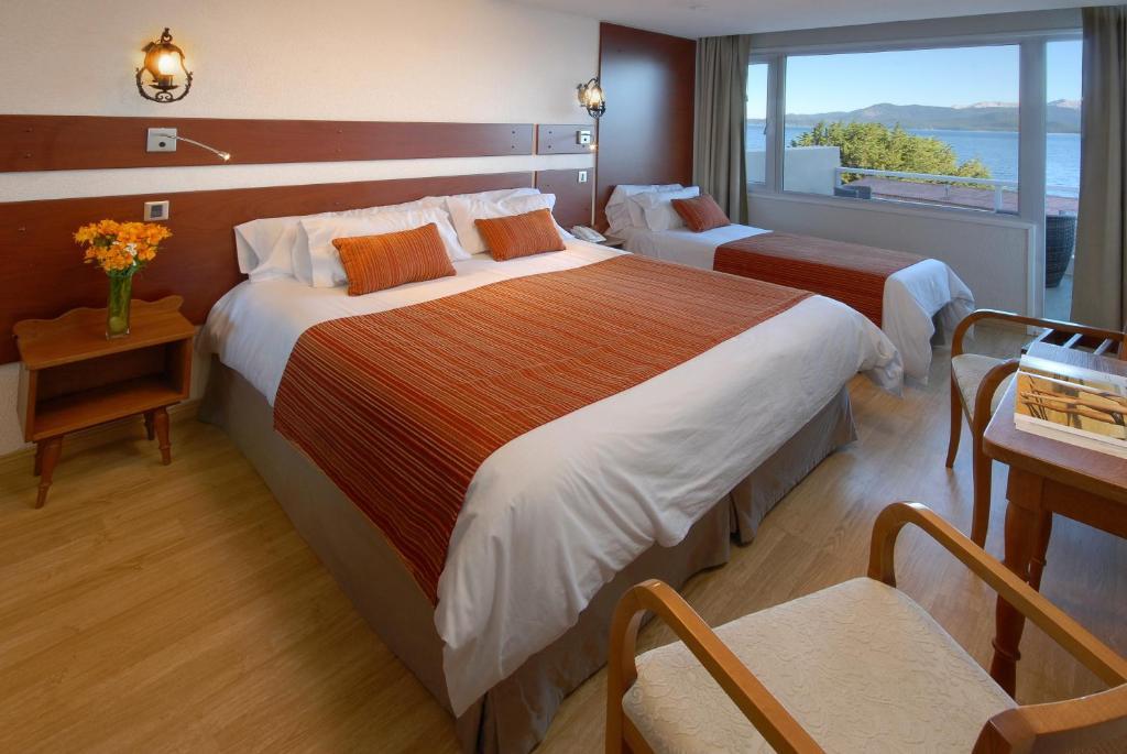 Quarto Triplo com Vista do Lago