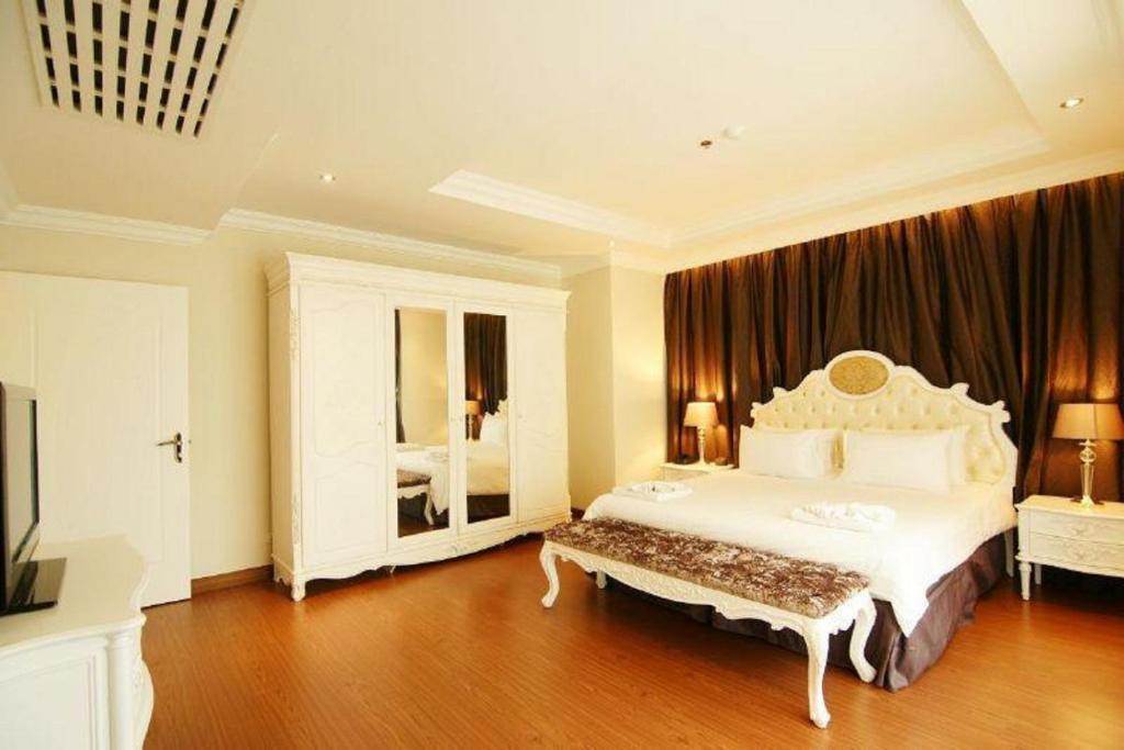 Two-Bedroom Suite