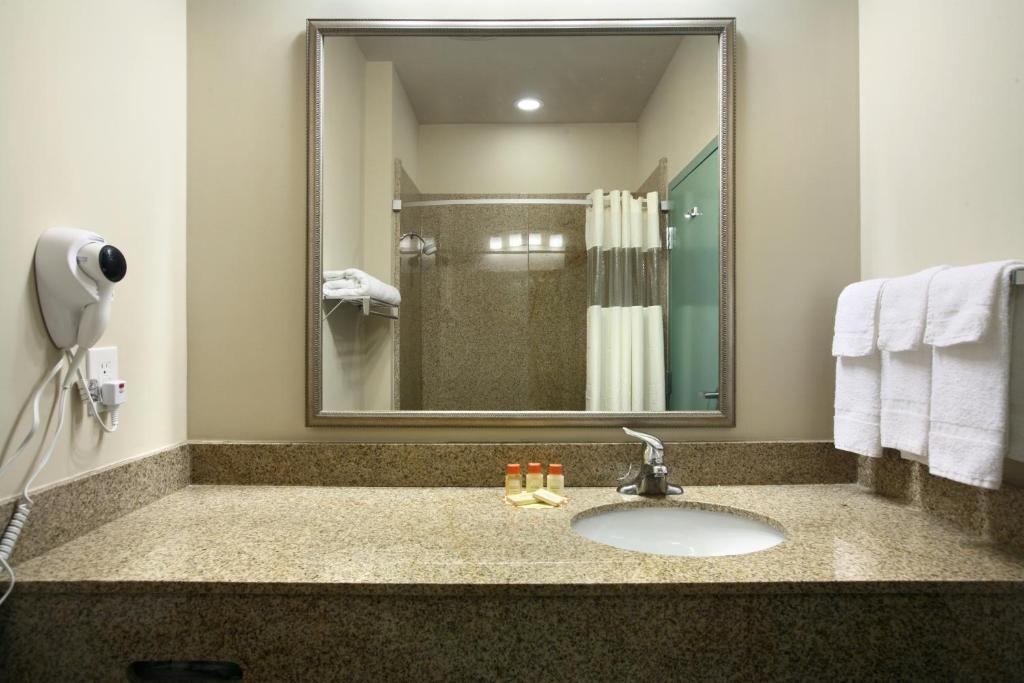 Deluxe King Room - Non-Smoking
