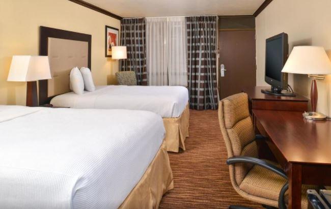 Quadruple Room with Two Queen Beds - Disability Access/Non Smoking