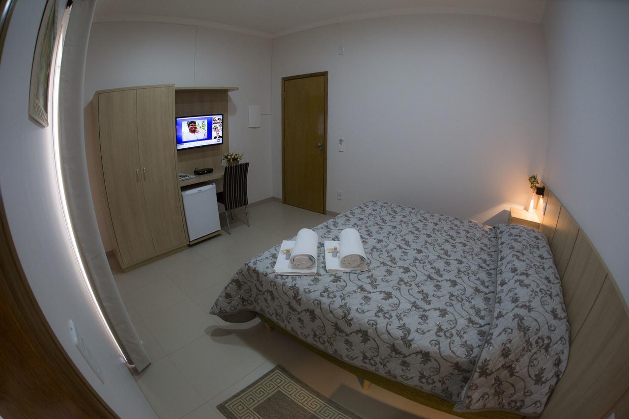 Quarto Grande com Cama de Casal ou 2 de Solteiro