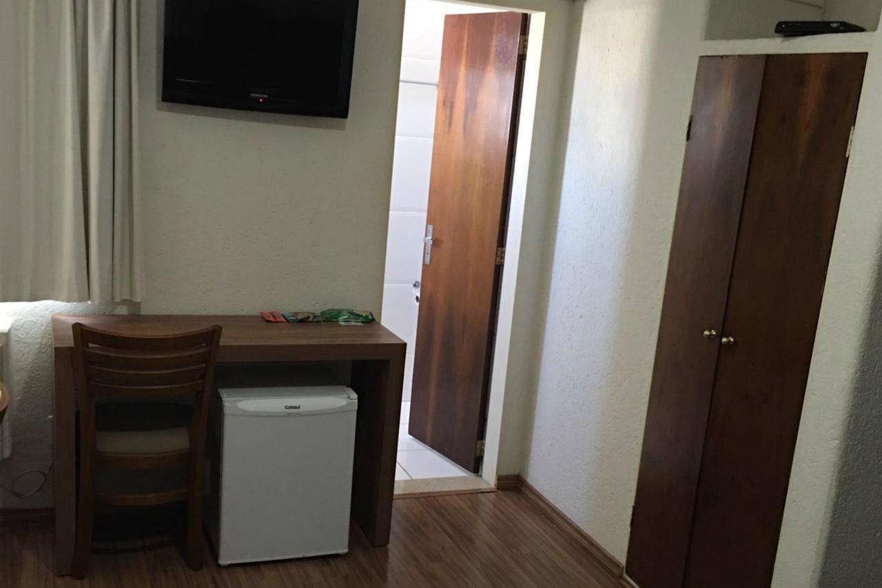 Quarto com 2 Camas de Solteiro