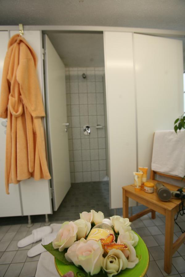 Tweepersoonskamer met Gedeelde Badkamer en Toilet