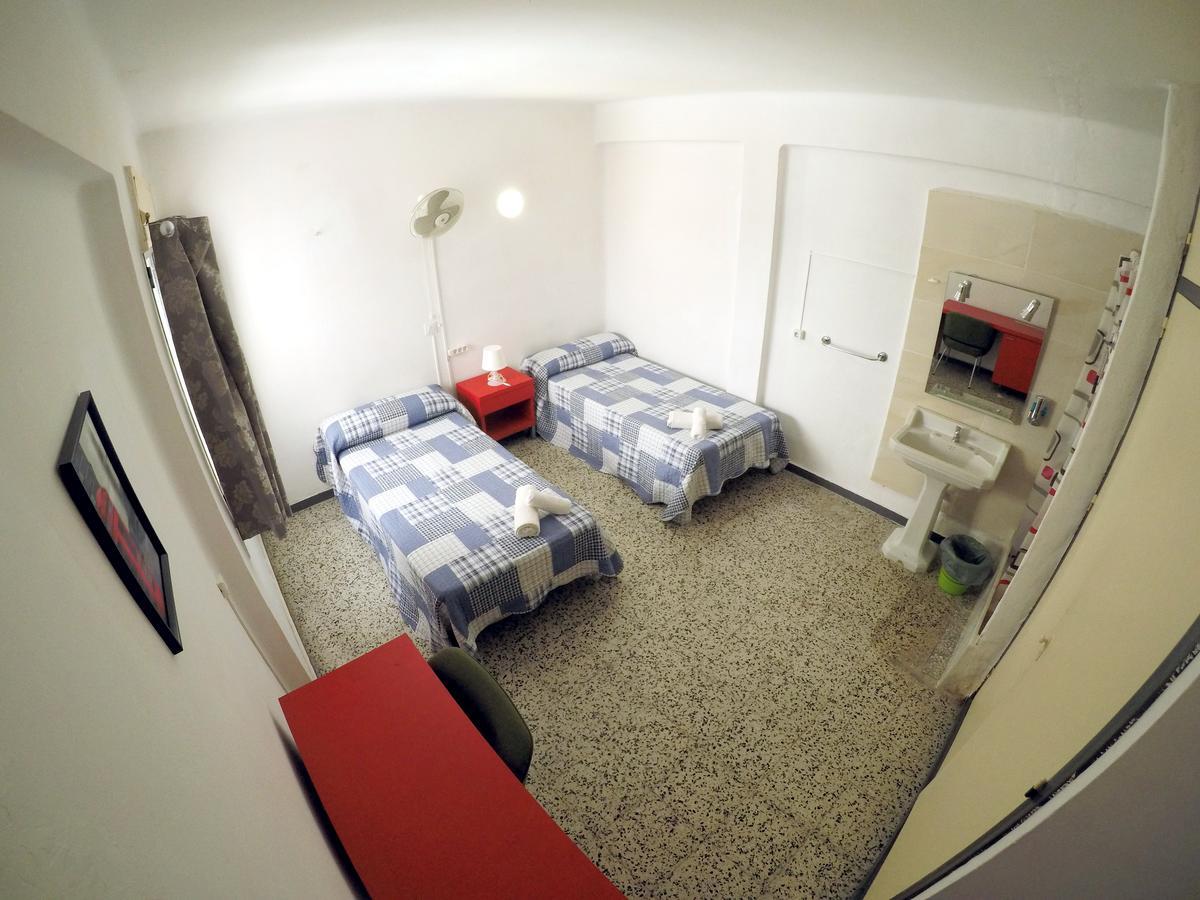 Hébergement Lits Jumeaux avec Douche et Salle de Bains Commune