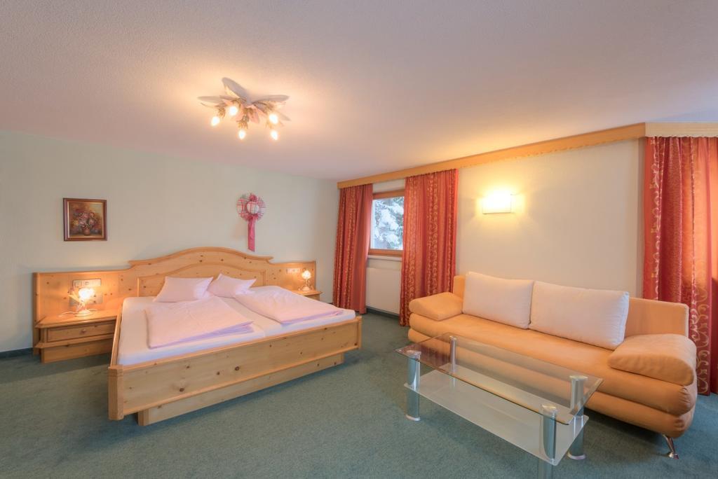 Dreibettzimmer mit Balkon