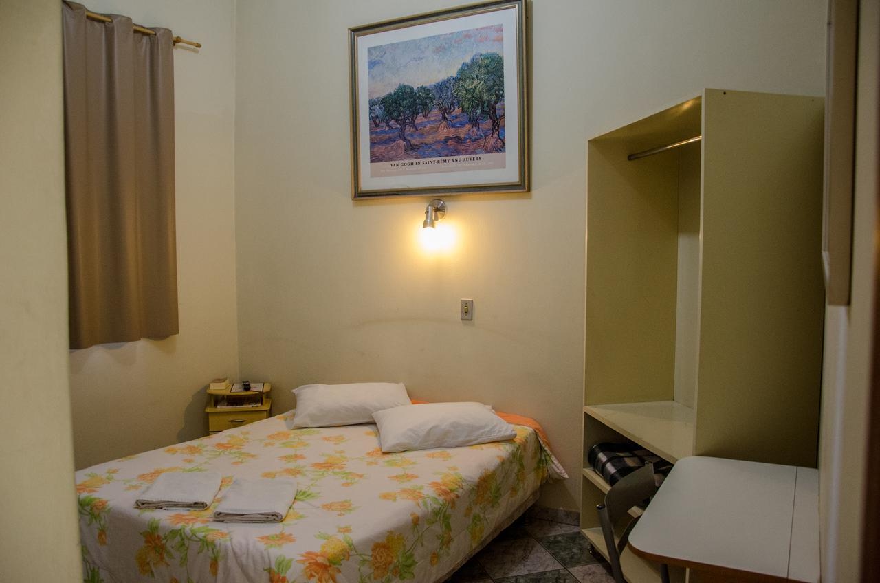 Quarto com Cama de Casal e Ar-condicionado