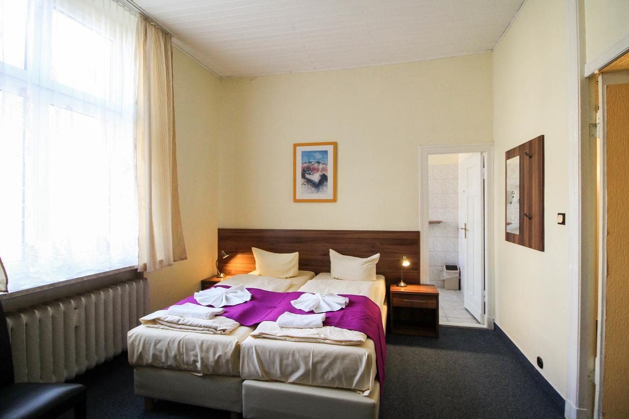 Quarto com Cama de Casal ou 2 de Solteiro