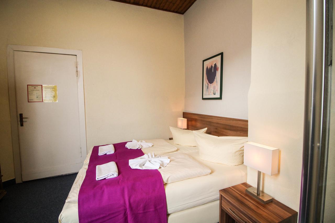 Single Room,640654353:JPEG