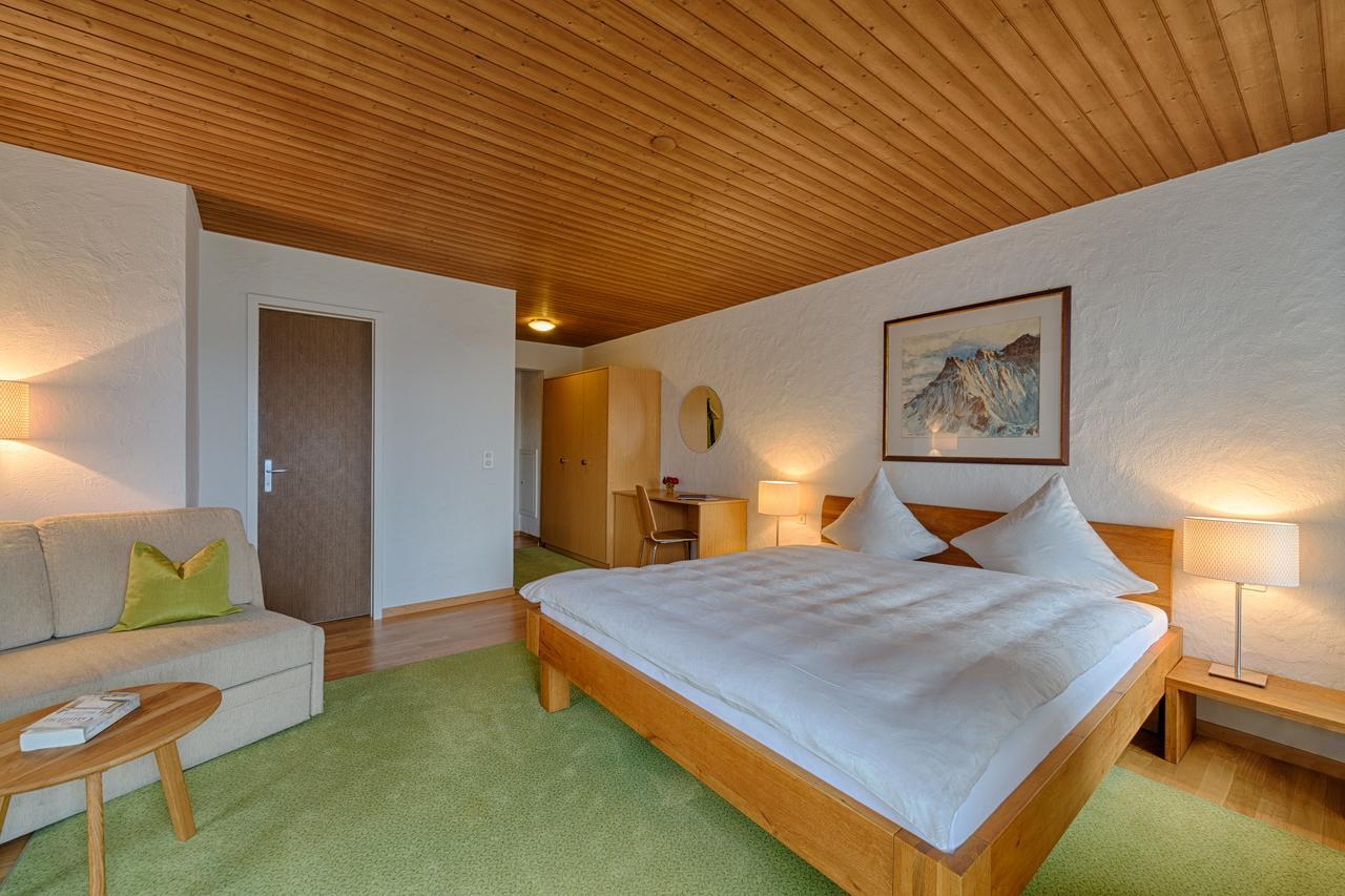 Deluxe Doppel- oder Zweibettzimmer mit Balkon und Seeblick