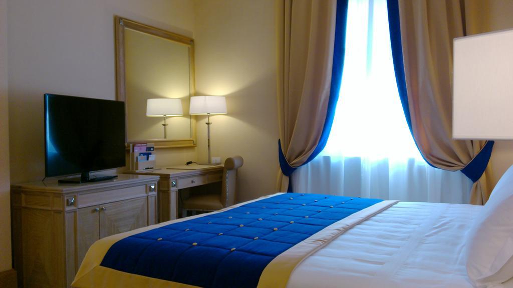 Classic Double Room,700888972:JPEG