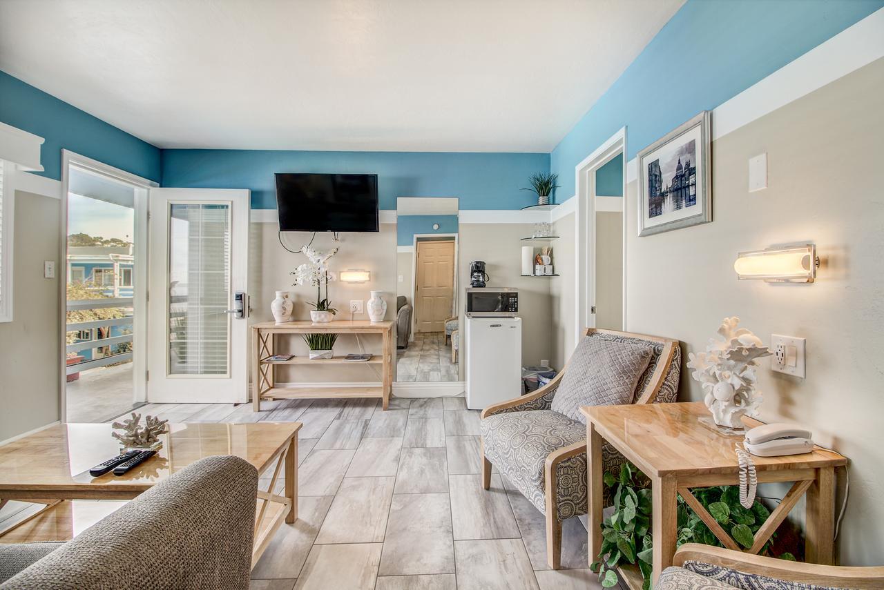 Two-Bedroom Queen Suite