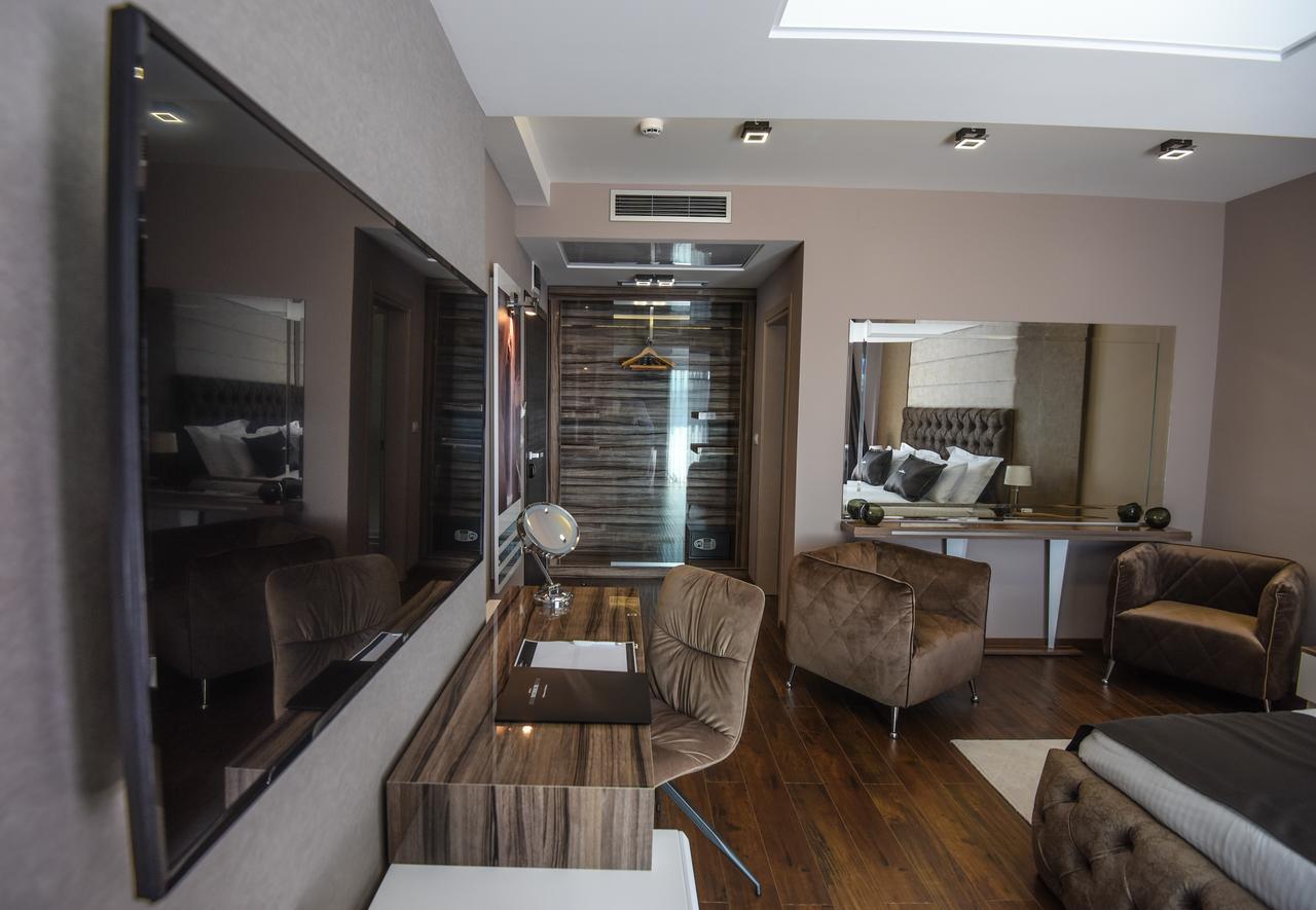 Deluxe Doppelzimmer mit Balkon - kostenloser Flughafentransfer