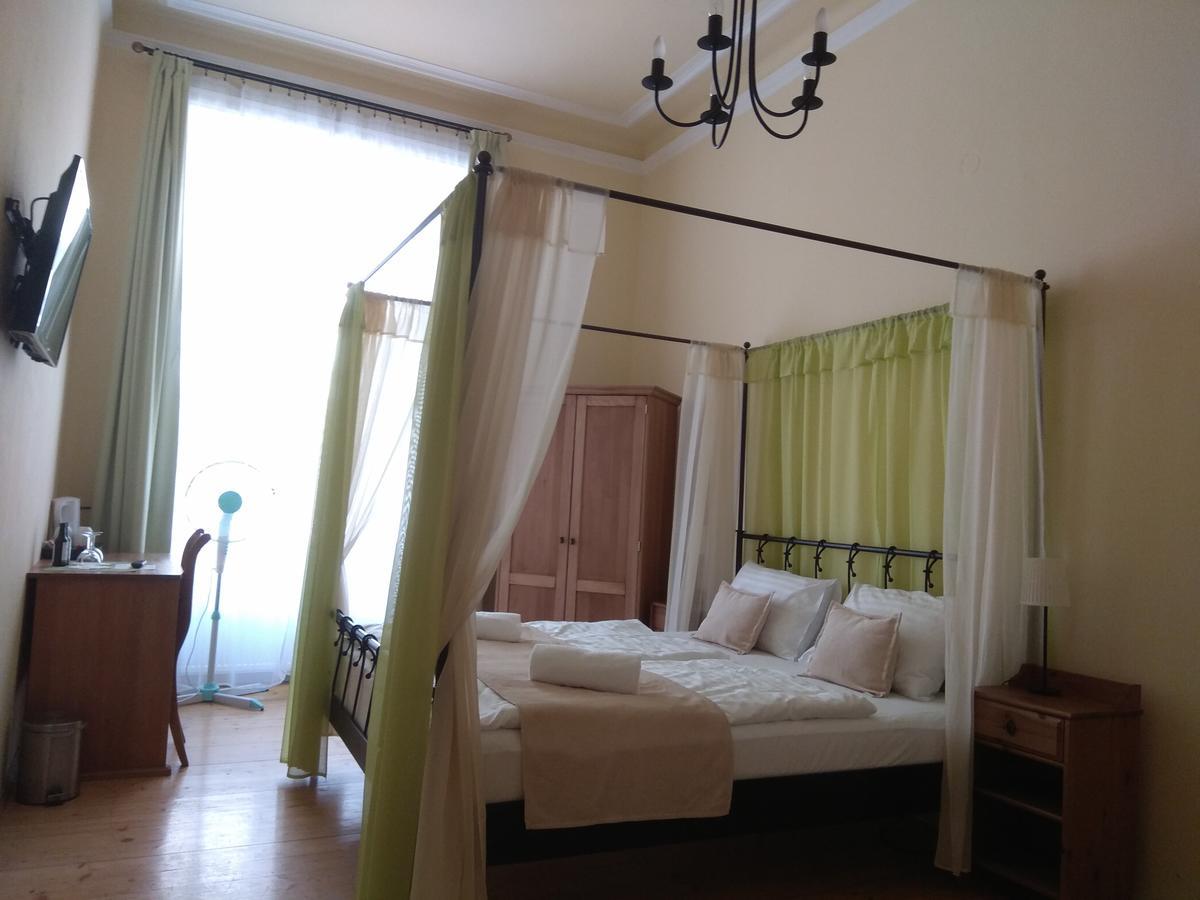 Chambre Triple avec Salle de Bains Privative Séparée