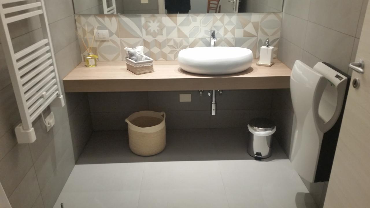 Single Room with Balcony,1215948475:JPEG