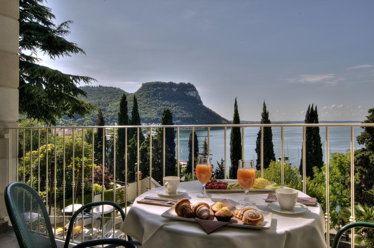 Camera Matrimoniale/Doppia con Letti Singoli con Balcone e Vista Lago