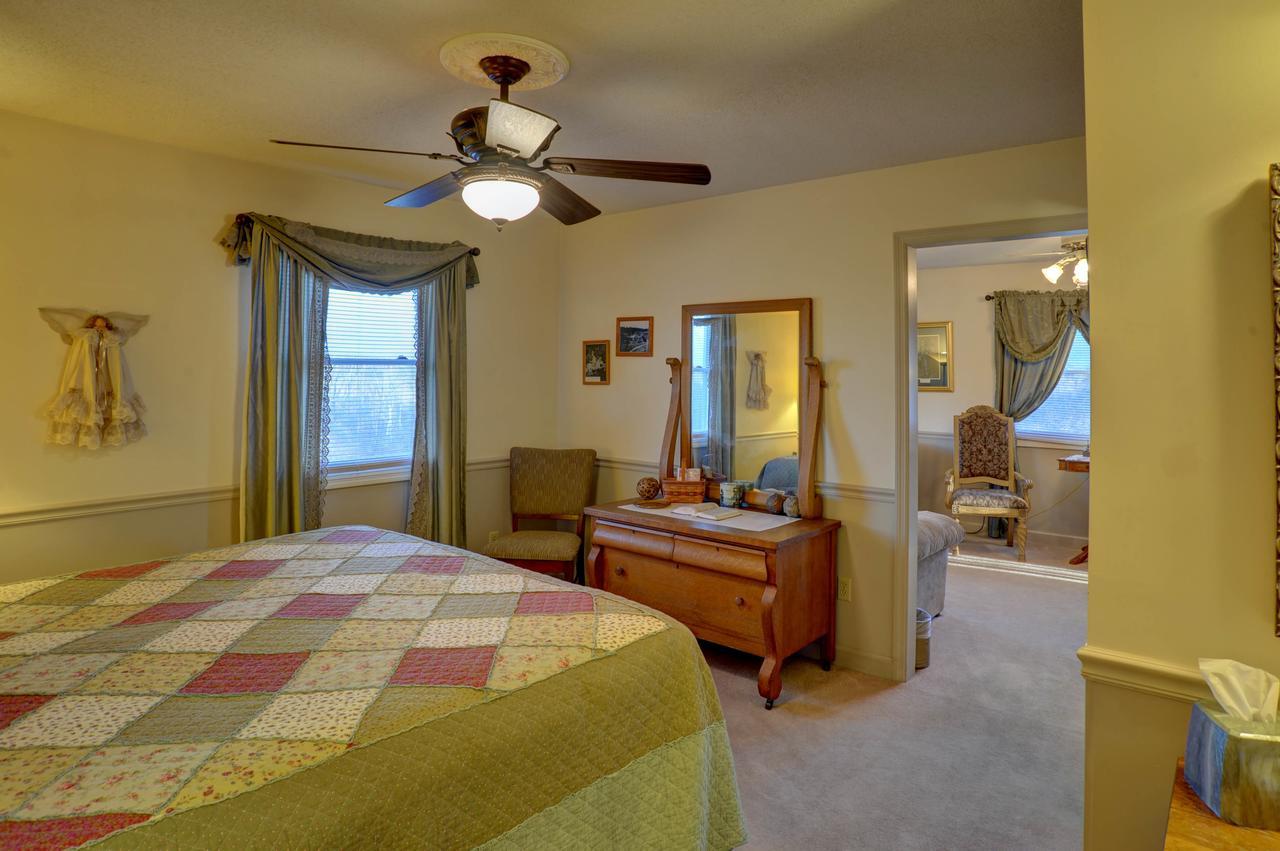 Deluxe King Suite