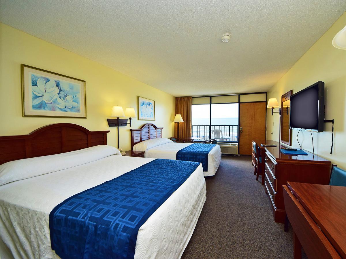 2 Room Oceanfront Efficiency Suite with 3 Queen Beds - T2