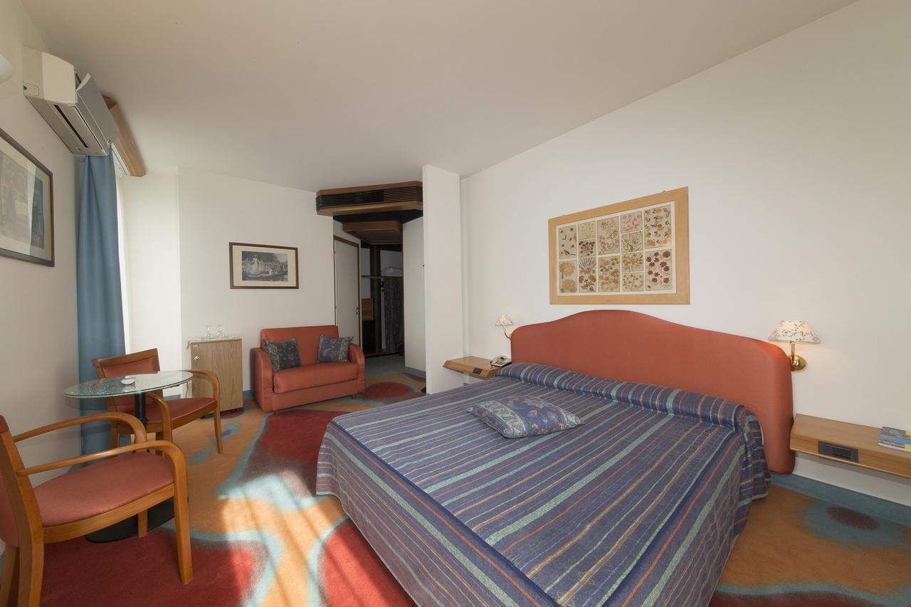 Superior Double or Twin Room Lake View,646785285:JPEG