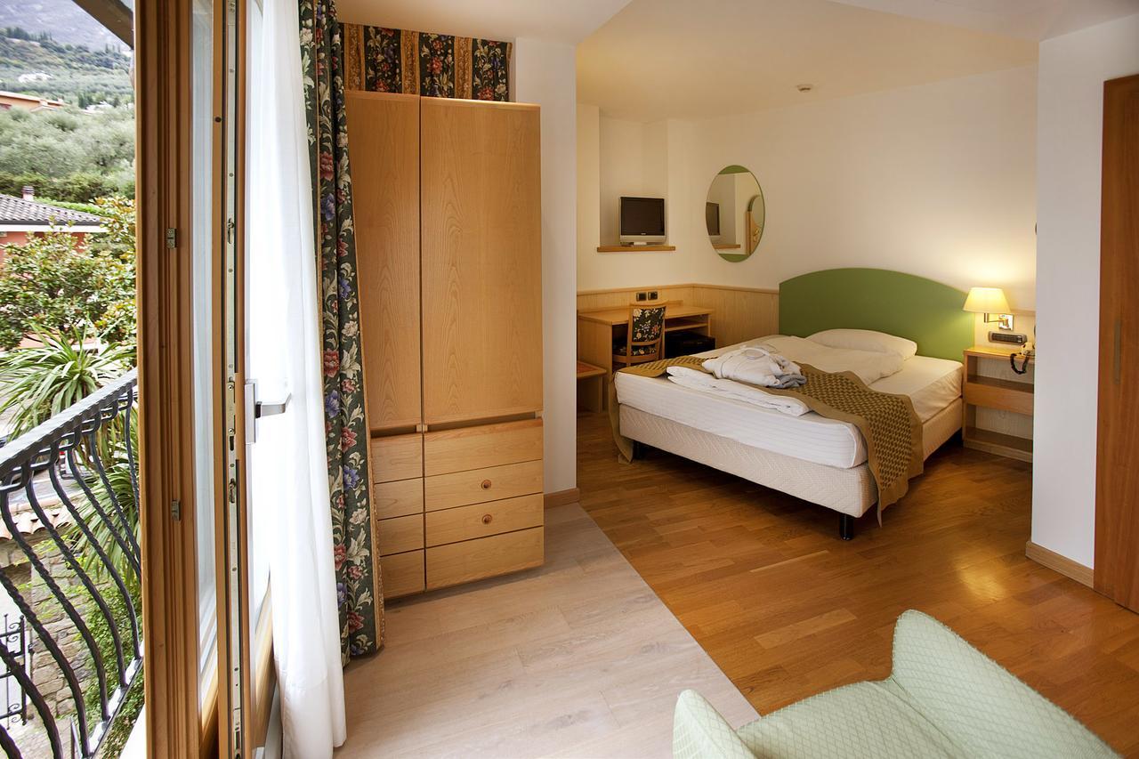 Classic Single Room with Balcony,817870280:JPEG
