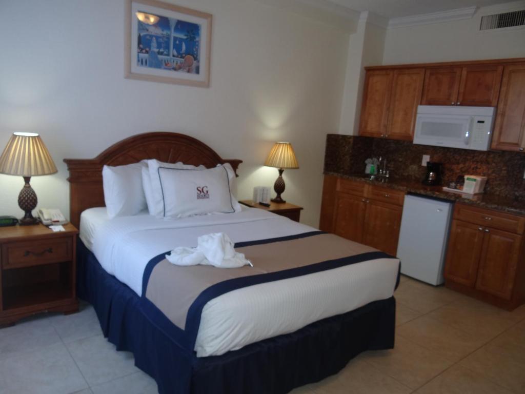 Standard Queen Room with Ocean View