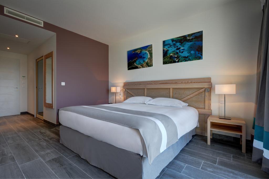 Chambre Double ou Lits Jumeaux Supérieure avec Vue Partielle sur la Mer