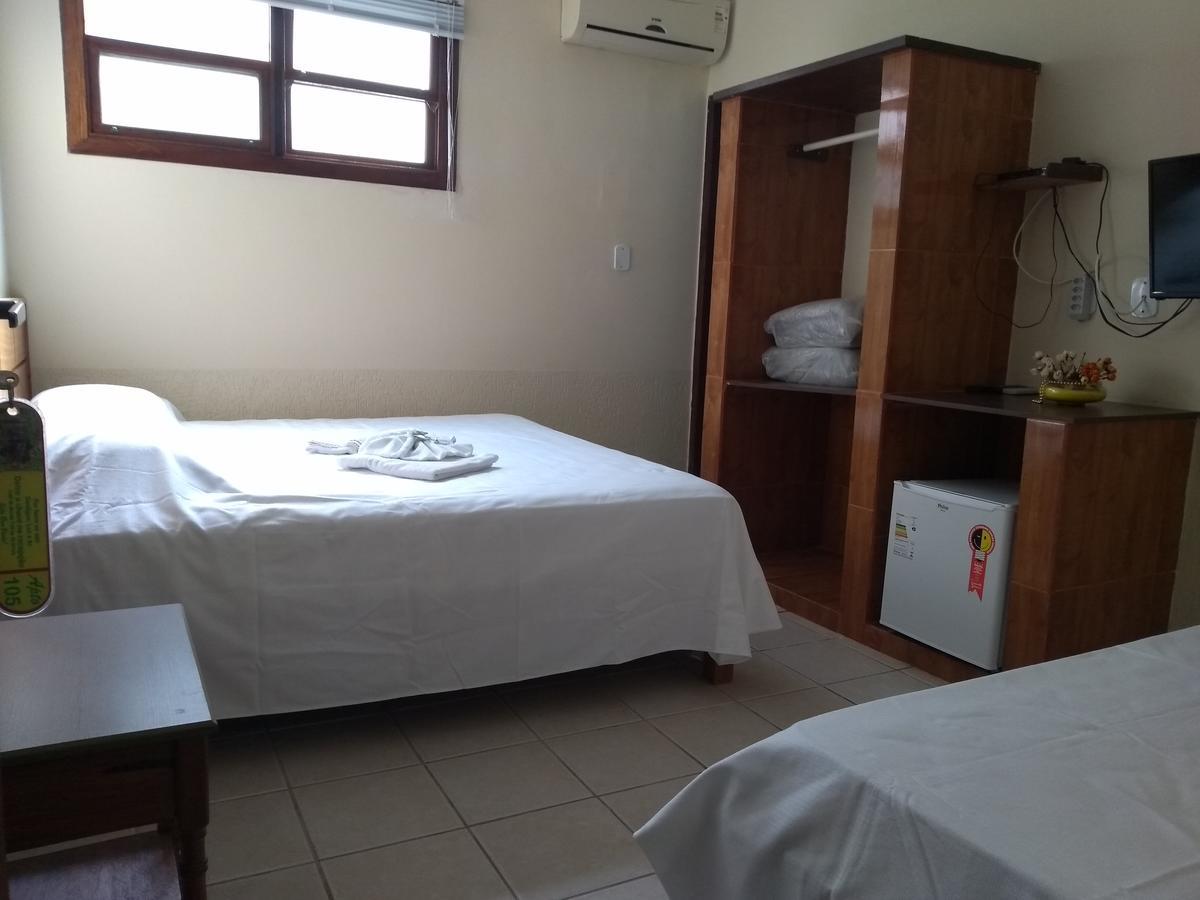 Quarto Triplo com Banheiro Privativo