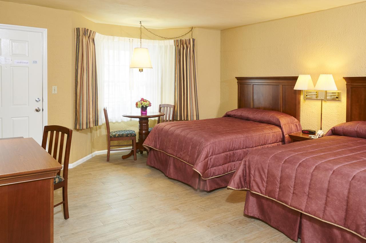 Deluxe Efficiency Room