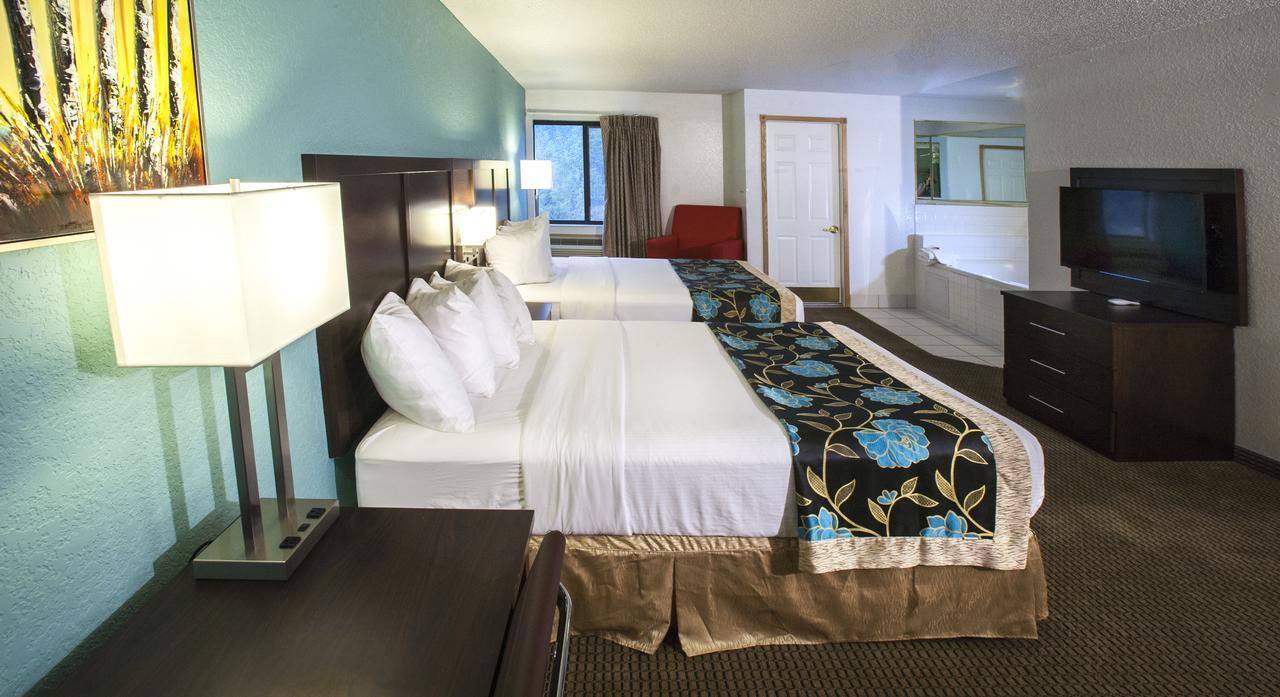 Queen Studio Suite with Two Queen Beds and Jetted Tub - Non-Smoking