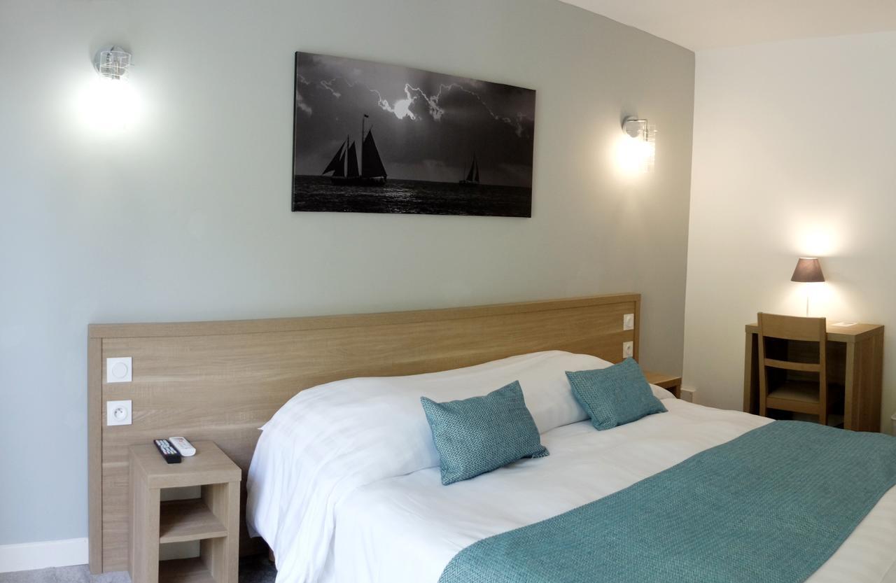 Chambre Double Supérieure avec Terrasse - Vue Partielle sur Mer