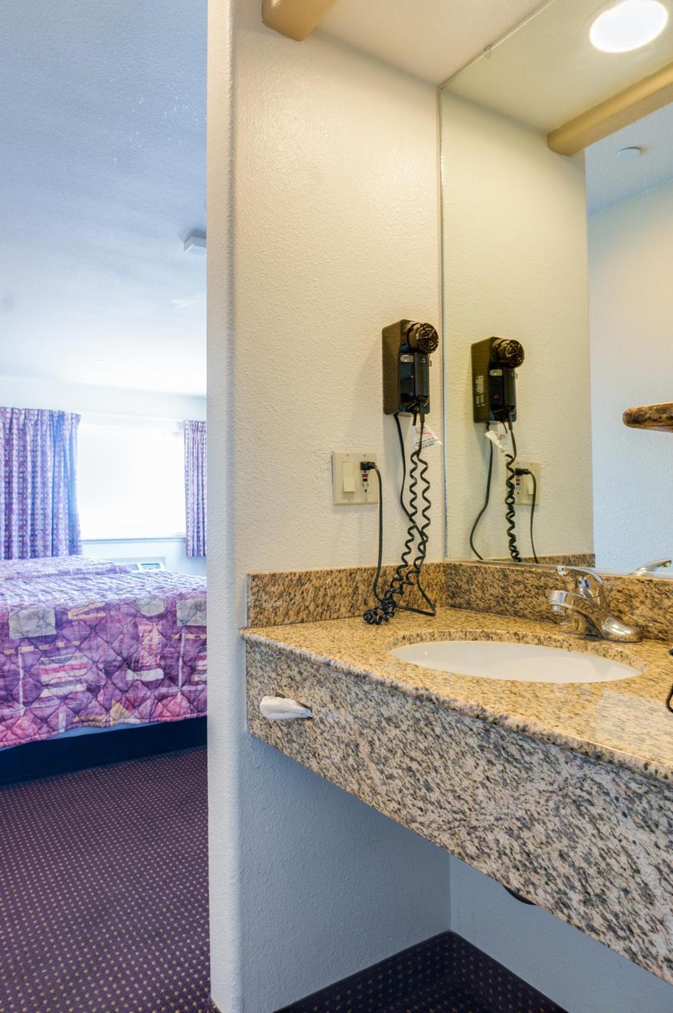 Queen Room with Two Queen Beds with Ocean View