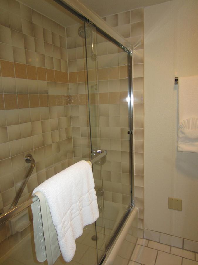 Deluxe King Room - Non-Smoking