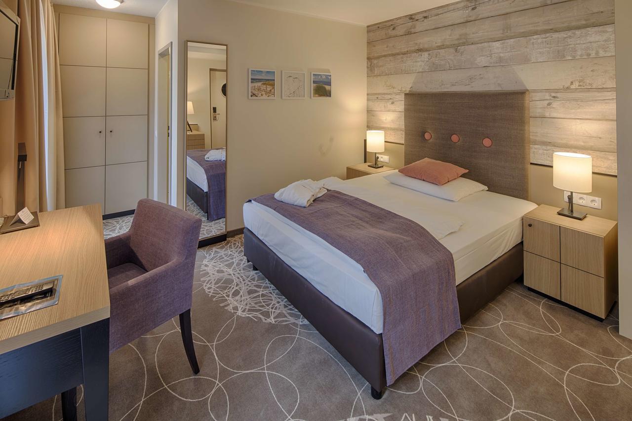 Single Room,661971882:JPEG