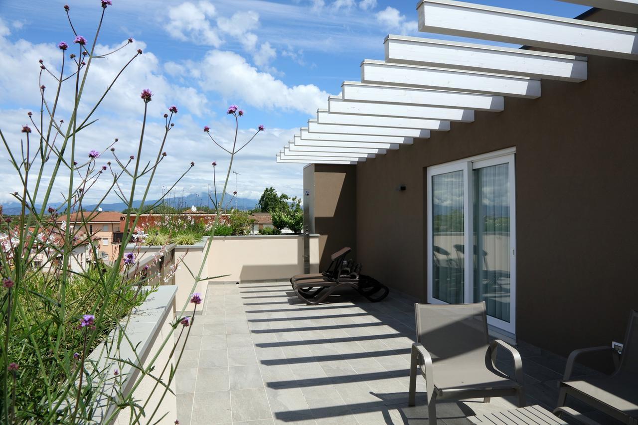 Suite Balcony,631852170:JPEG