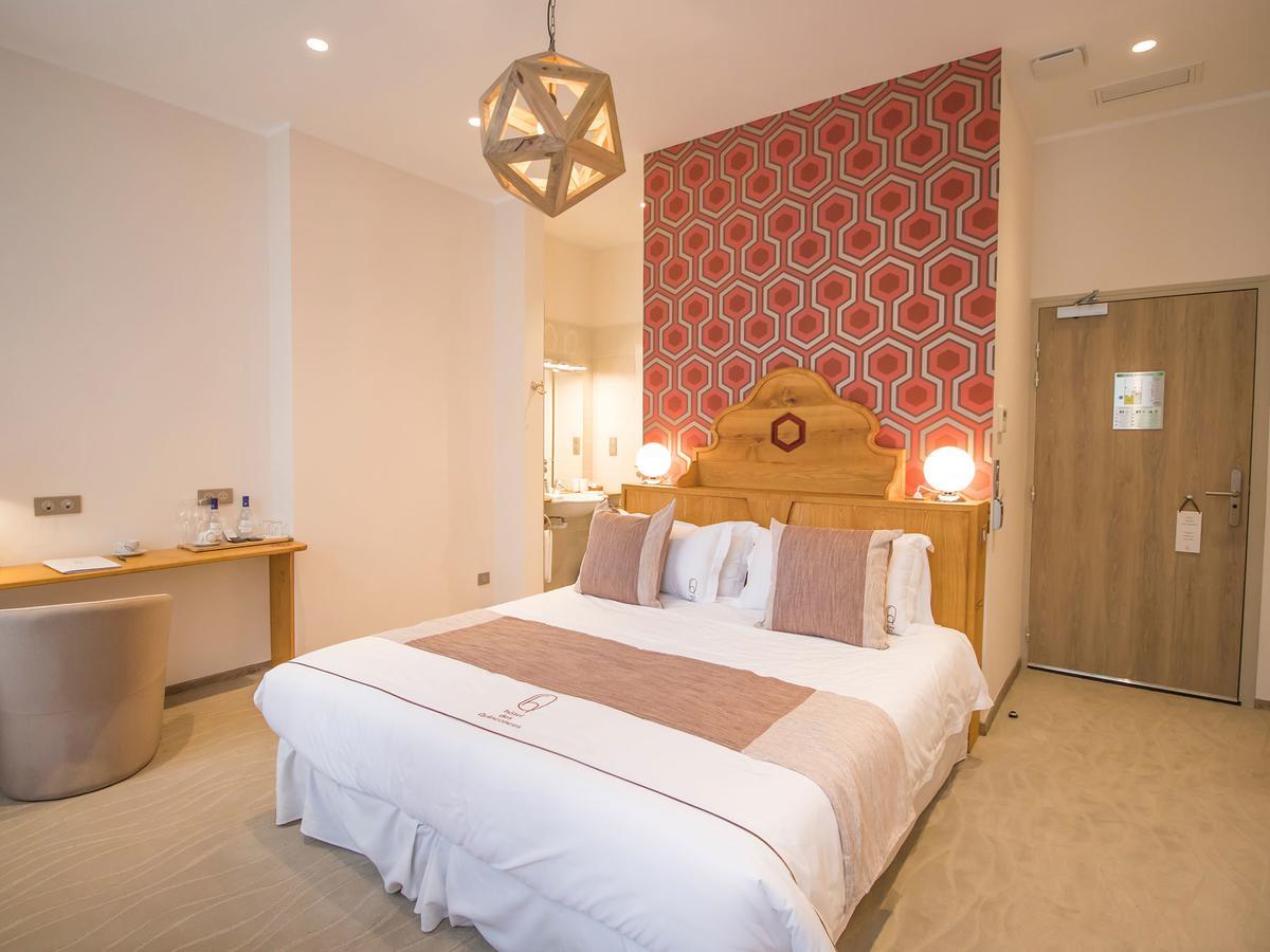 Chambre Lits Jumeaux avec Douche Accessible en Fauteuil Roulant - Accessible aux Personnes à Mobilité Réduite